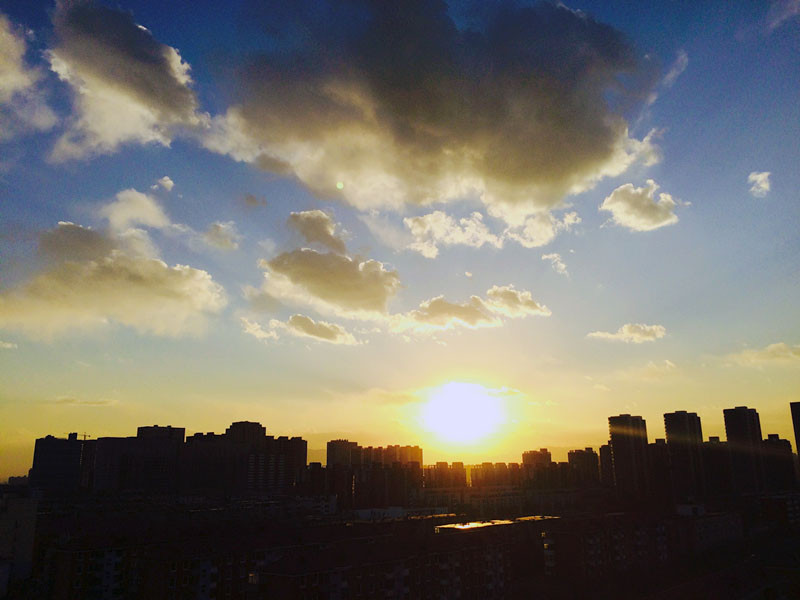 城市之光 王茜摄